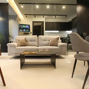 Raam Luxury , לרנקה קפריסין