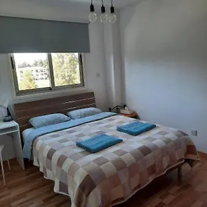 Private In Shared Near Airport - 24 Hour Shuttle Service , לרנקה קפריסין