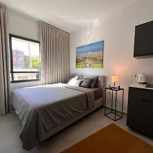 White Door , חיפה ישראל